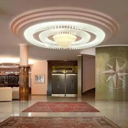 Commodore Terme מלון 3*