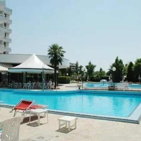מלון Commodore Terme 3*
