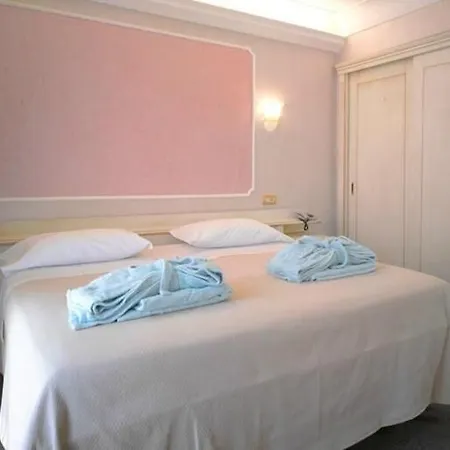 Commodore Terme מלון 3*