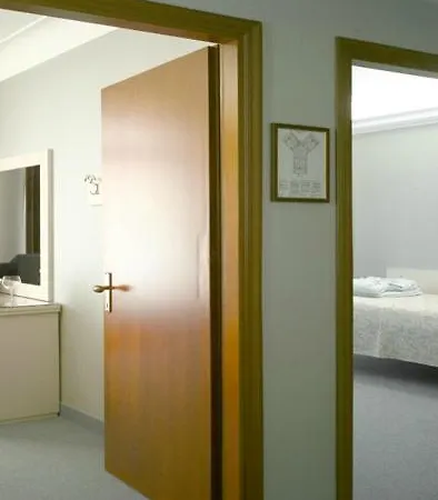 מלון Commodore Terme 3*