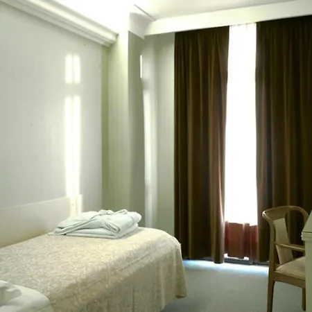 Commodore Terme 3* מונטגרוטו טרמה