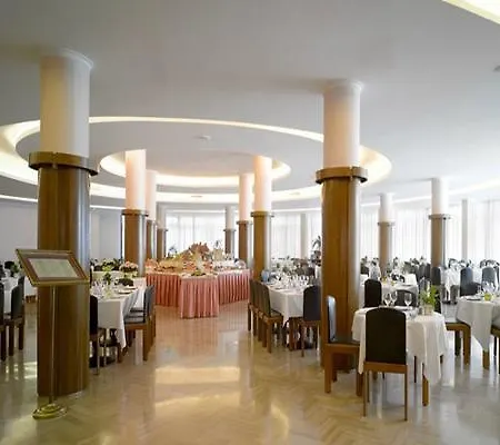 Commodore Terme 3* מונטגרוטו טרמה
