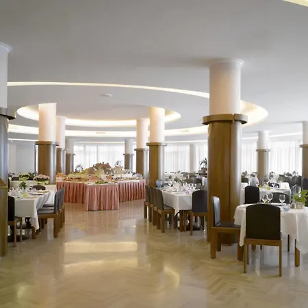 Commodore Terme מלון 3*